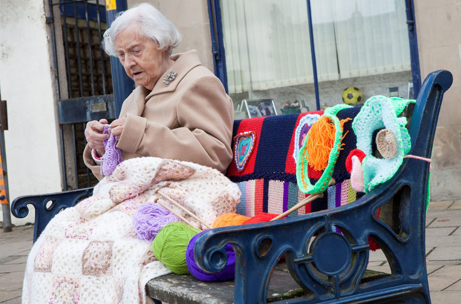 104-year-old-guerrilla-knitter-grace-brett-3