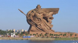 中國重達1,320噸的「關公雕像」隆重揭幕，宏偉巨碩的外觀媒體全驚