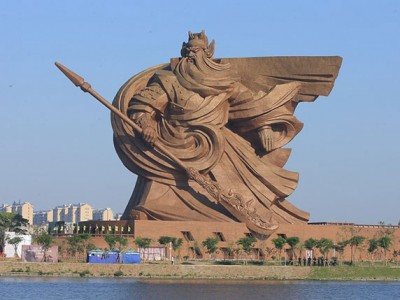 中國重達1,320噸的「關公雕像」隆重揭幕，宏偉巨碩的外觀媒體全驚