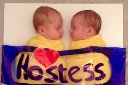 12張讓雙胞胎寶寶們萌到融化的萬聖節造型！