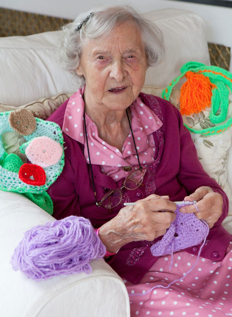 104-year-old-guerrilla-knitter-grace-brett-4