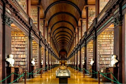 高齡 300 歲的都柏林圖書館藏書達 20 萬本，名列【世界最美麗圖書館】！