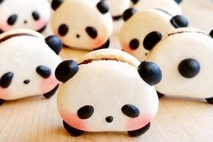 加拿大甜點師手創「熊貓馬卡龍」萌到無法入口，翻過來一看網友們暴動啦