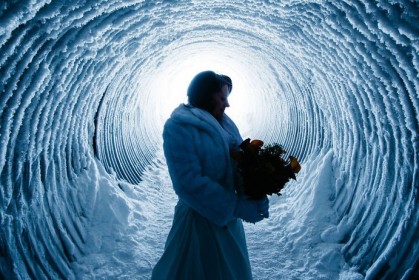 婚禮策劃師受託規劃一場冰雪婚禮，只因【新人想在冰島冰川說『我願意』！】