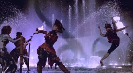 「魔琴少女」琳西特莉水池現場表演，結合小提琴、舞蹈、水舞演出驚艷上千萬人！