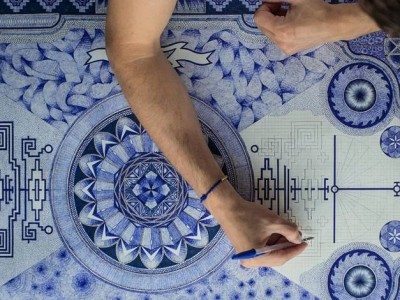 1支原子筆，耗費15個月，法國藝術家手繪完成異國風情的藝術地毯