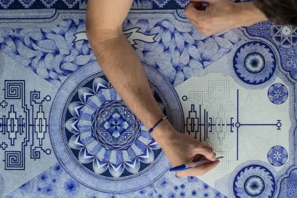 1支原子筆，耗費15個月，法國藝術家手繪完成異國風情的藝術地毯